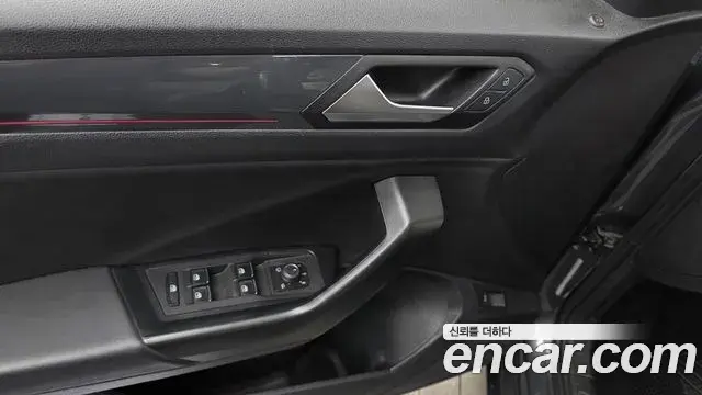 Volkswagen T-Roc 2021 — Photo 7/32