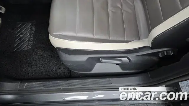 Volkswagen T-Roc 2021 — Photo 5/32