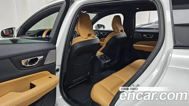 Volvo V60 Cross Country 2023 — Şəkil 17/34
