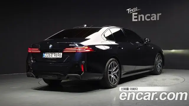 BMW 5 Series 2024 — Şəkil 25/39