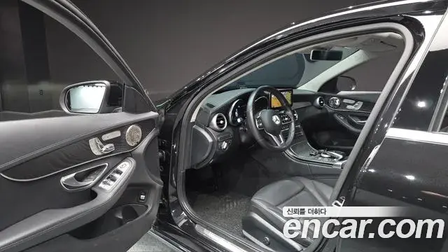 Mercedes-Benz C-Class 2019 — Фото 10/20