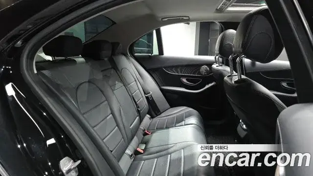 Mercedes-Benz C-Class 2019 — Фото 11/20