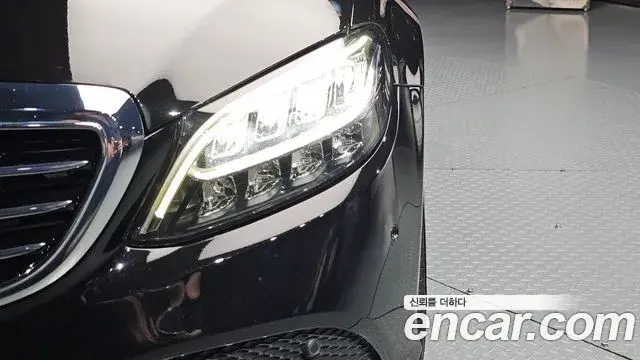 Mercedes-Benz C-Class 2019 — Şəkil 18/32