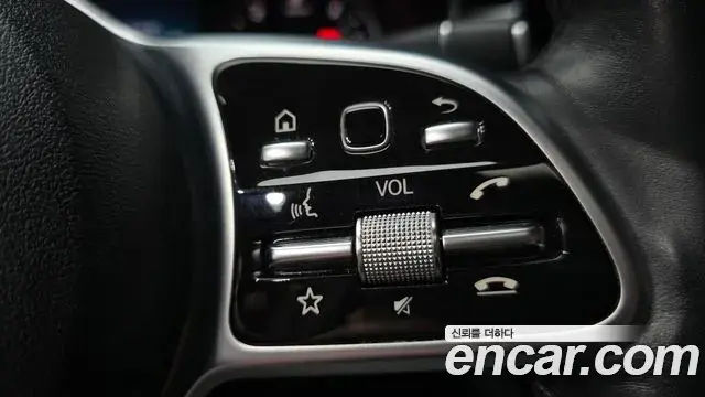 Mercedes-Benz C-Class 2019 — Şəkil 7/32