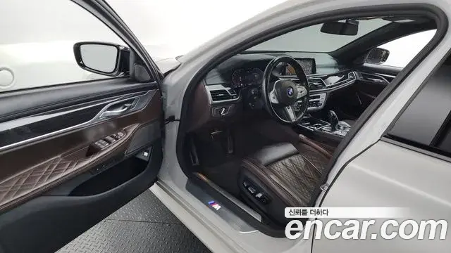 BMW 7 Series 2021 — Şəkil 25/36