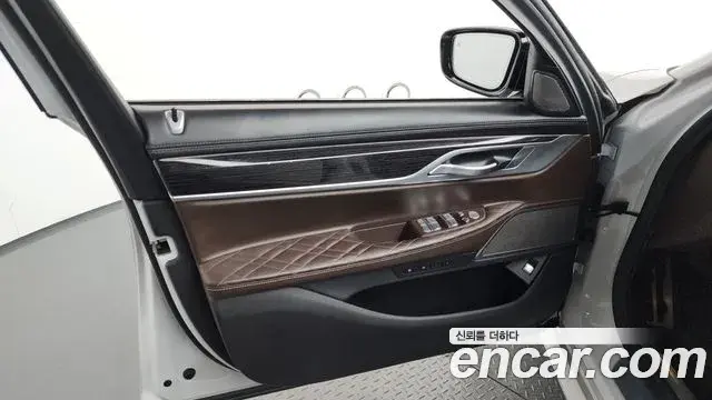 BMW 7 Series 2021 — Şəkil 19/36