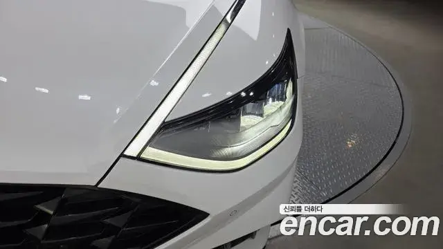 Hyundai Sonata Hybrid 2022 — Photo 35/38
