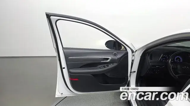 Hyundai Sonata Hybrid 2022 — Photo 8/38