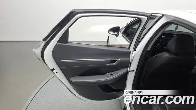 Hyundai Sonata Hybrid 2022 — Photo 31/38