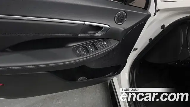 Hyundai Sonata Hybrid 2022 — Photo 11/38