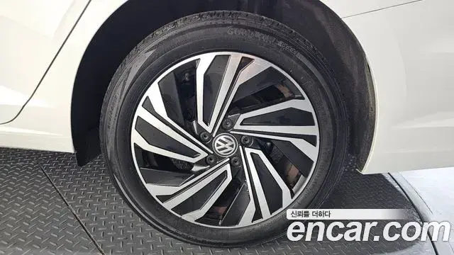 Volkswagen Jetta 2021 — Şəkil 14/34