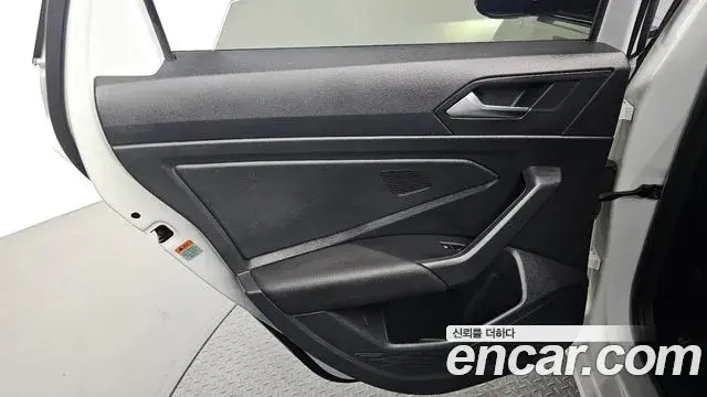 Volkswagen Jetta 2021 — Şəkil 27/34