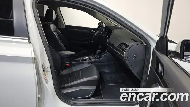 Volkswagen Jetta 2021 — Şəkil 9/34