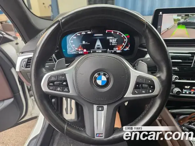 BMW 5 Series 2022 — ფოტო 10/13