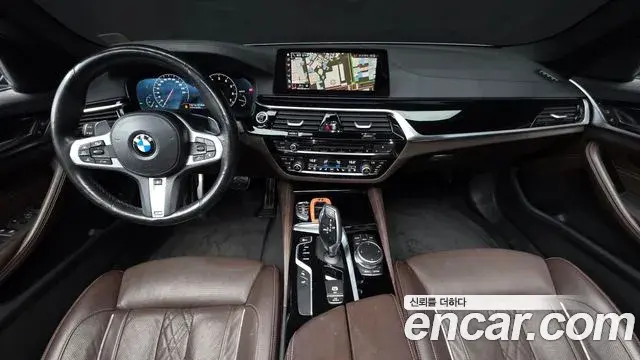 BMW 5 Series 2019 — Photo 12/20