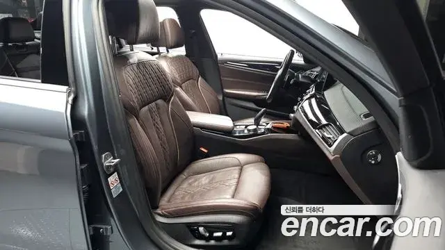 BMW 5 Series 2019 — Photo 19/20