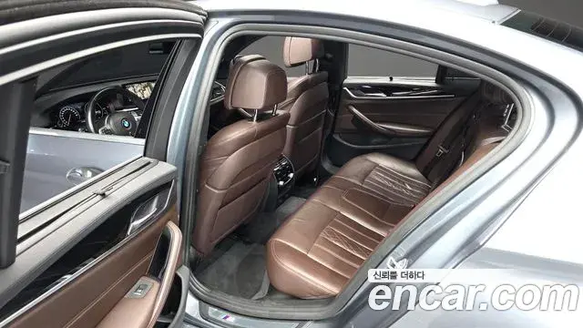 BMW 5 Series 2019 — Photo 16/20