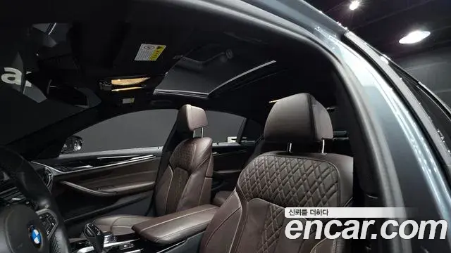 BMW 5 Series 2019 — Photo 13/20