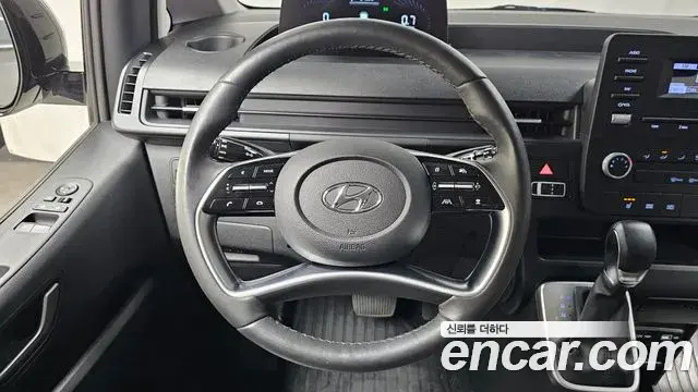 Hyundai Staria 2022 — Photo 3/35