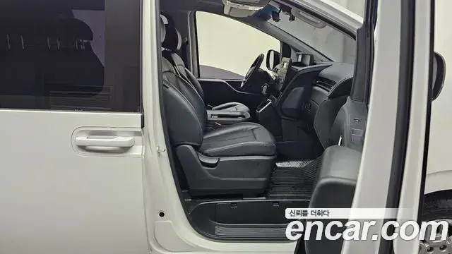 Hyundai Staria 2022 — Photo 6/35