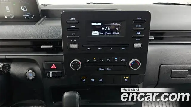 Hyundai Staria 2022 — Photo 2/35
