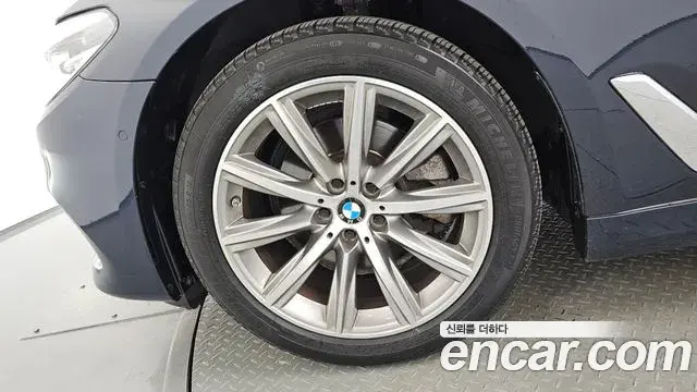 BMW 5 Series 2018 — Фото 5/20