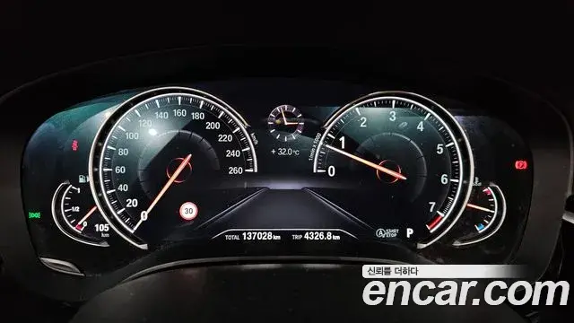 BMW 5 Series 2018 — Фото 8/20