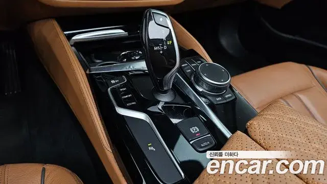 BMW 5 Series 2018 — Фото 9/20