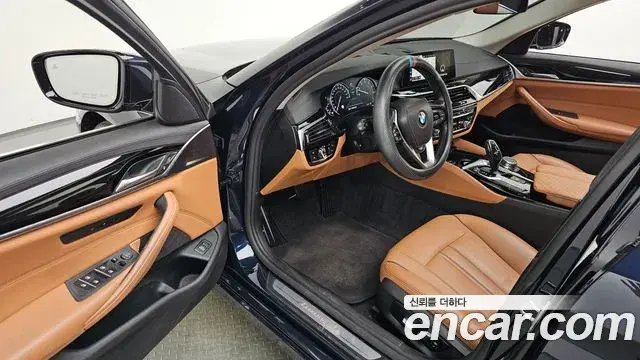 BMW 5 Series 2018 — Фото 10/20