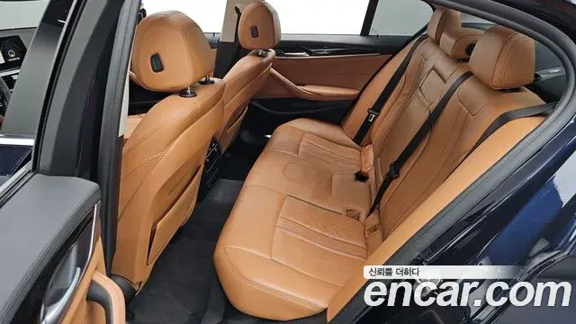 BMW 5 Series 2018 — Фото 11/20