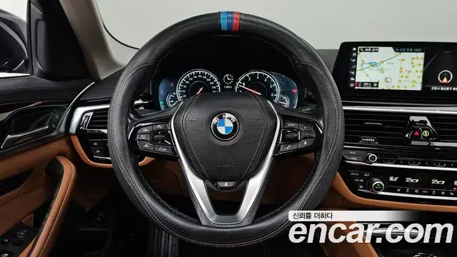 BMW 5 Series 2018 — Фото 12/20