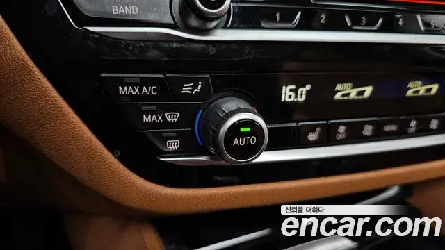 BMW 5 Series 2018 — Фото 17/20