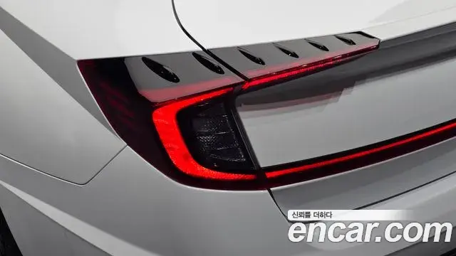 Hyundai Sonata Hybrid 2022 — Şəkil 9/31