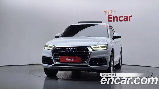 Audi Q5 2020 — ფოტო 31/33