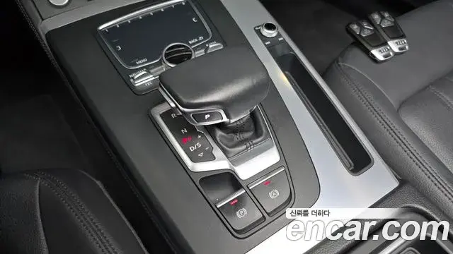 Audi Q5 2020 — ფოტო 29/33