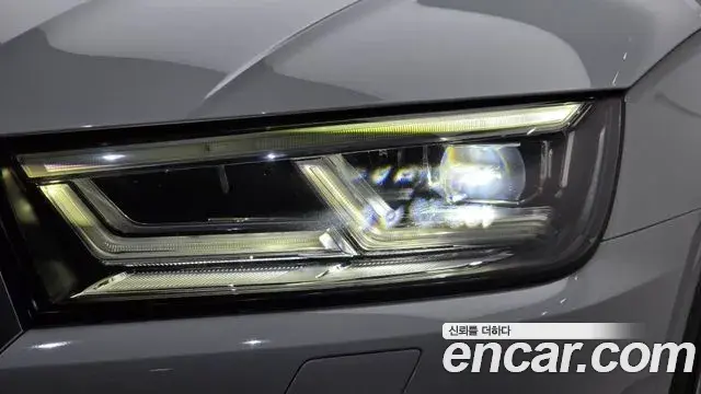 Audi Q5 2020 — ფოტო 28/33