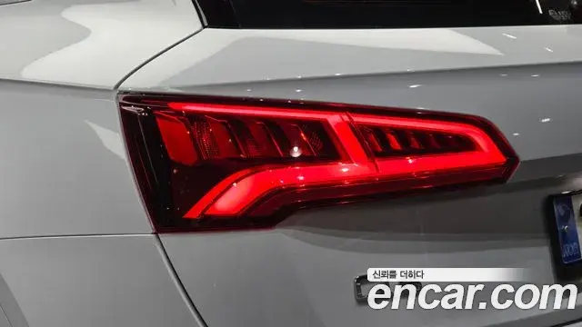 Audi Q5 2020 — ფოტო 19/33