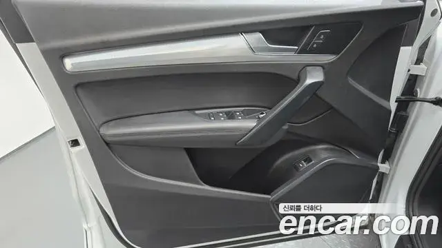Audi Q5 2020 — ფოტო 23/33