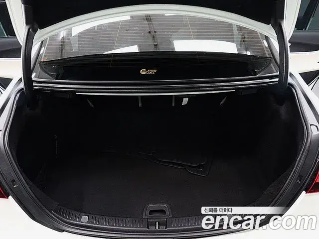 Mercedes-Benz E-Class 2023 — Şəkil 18/20
