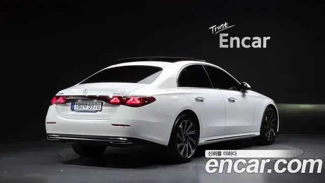 Mercedes-Benz E-Class 2025 — ფოტო 16/31