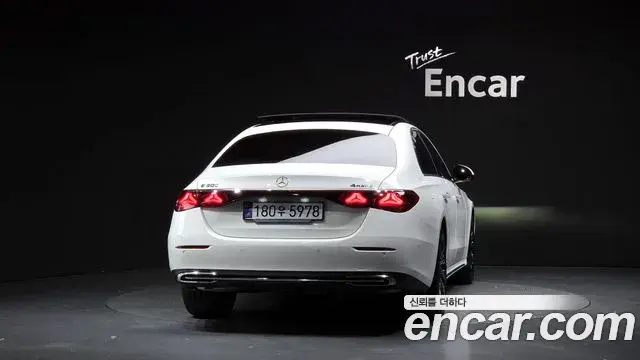 Mercedes-Benz E-Class 2025 — ფოტო 21/31