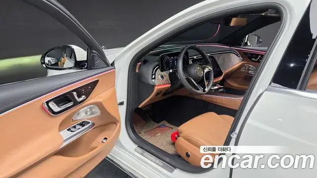 Mercedes-Benz E-Class 2025 — ფოტო 19/31