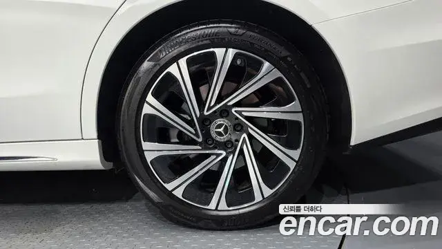 Mercedes-Benz E-Class 2025 — ფოტო 20/31
