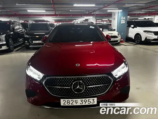 Mercedes-Benz E-Class 2025 — Photo 4/12