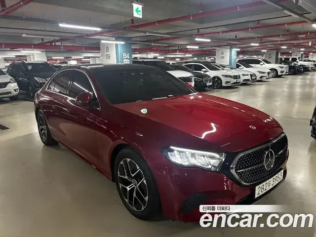 Mercedes-Benz E-Class 2025 — Photo 9/12