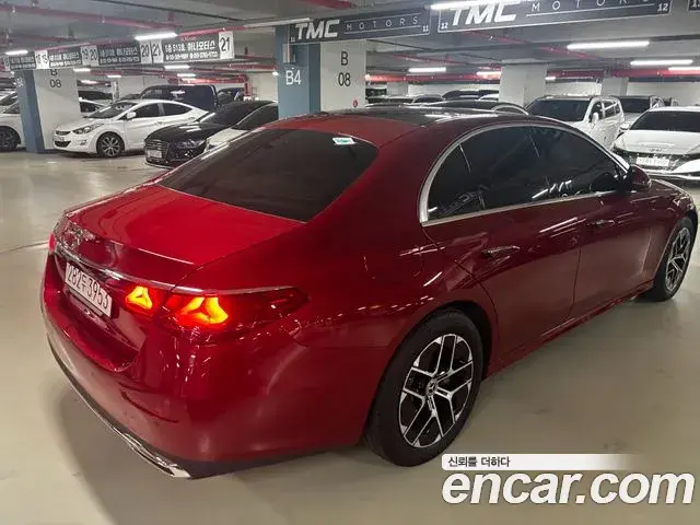 Mercedes-Benz E-Class 2025 — Photo 11/12