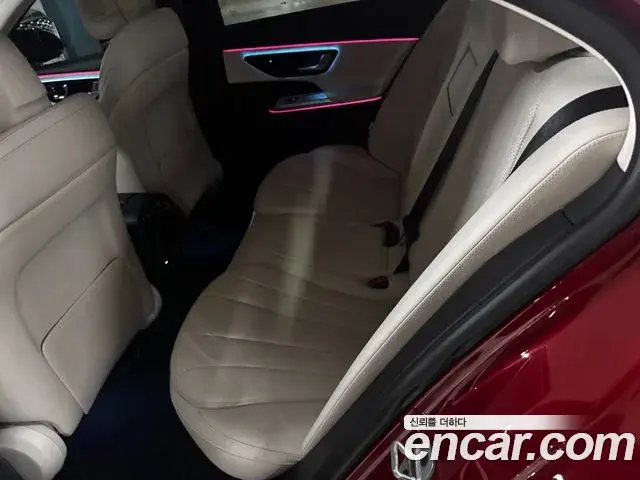 Mercedes-Benz E-Class 2025 — Photo 6/12