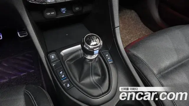 Hyundai Veloster 2021 — Şəkil 12/33