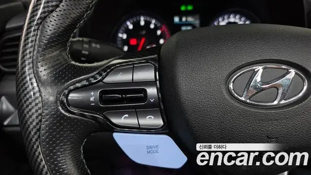 Hyundai Veloster 2021 — Şəkil 21/33