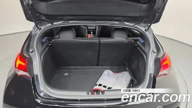 Hyundai Veloster 2021 — Şəkil 22/33
